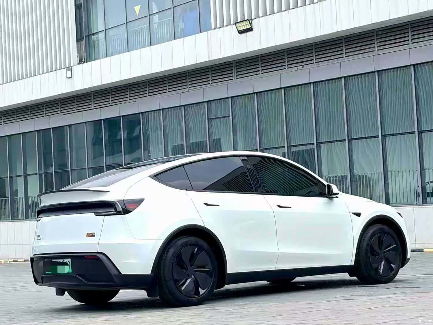 Tesla Model Y, 2026 9