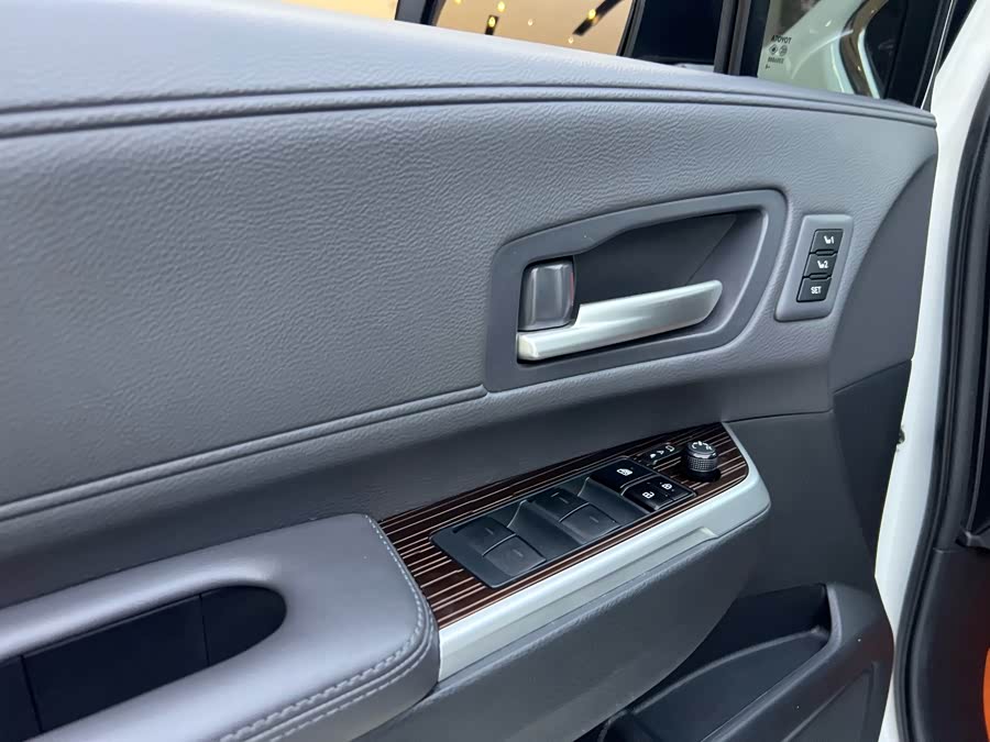 Toyota Granvia 2024, фото 9
