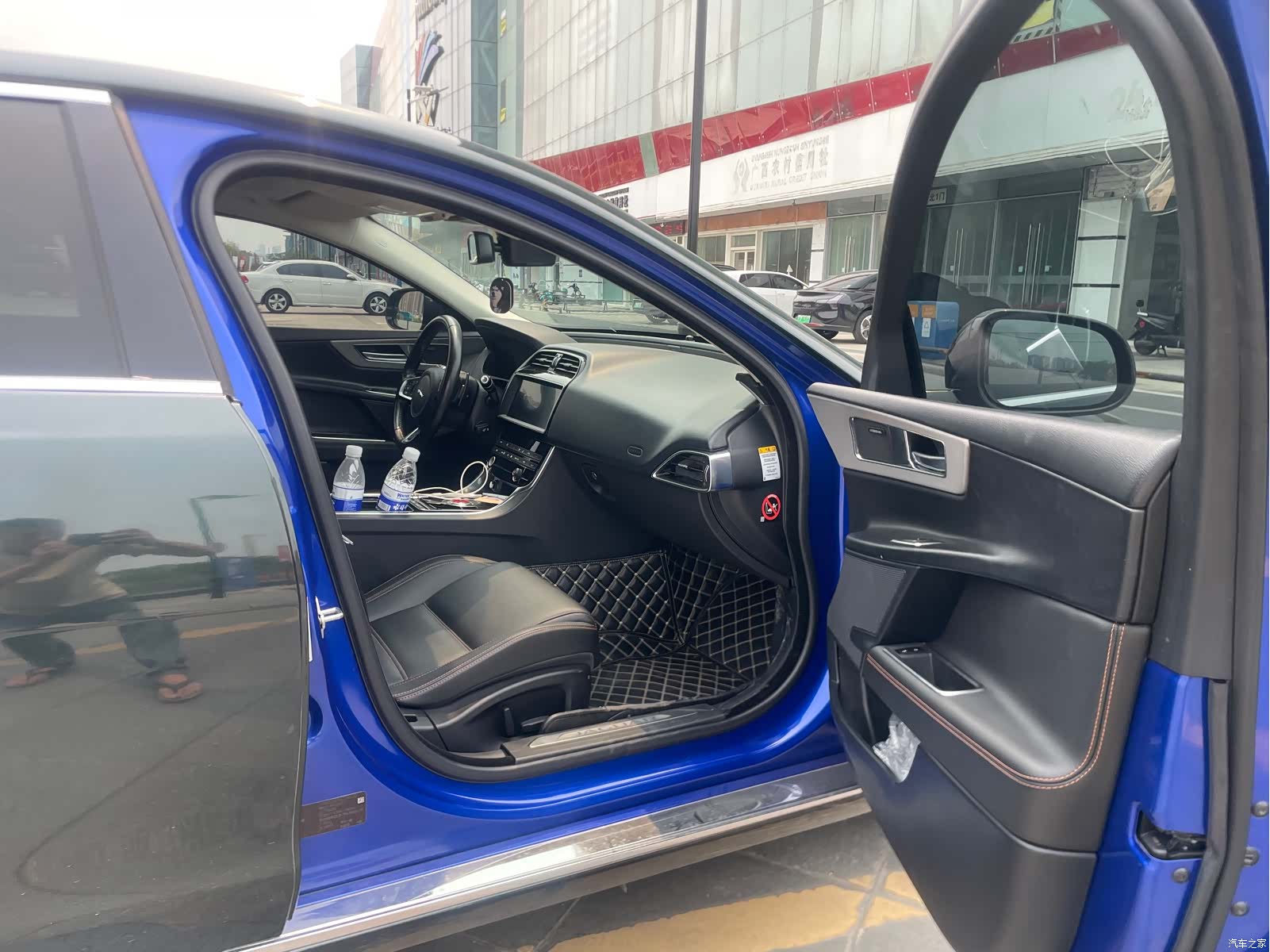 Land Rover XEL, 2018 11