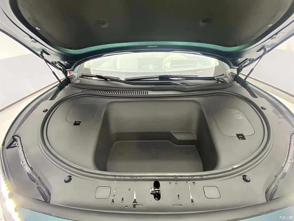Luxeed R7, 2025 12