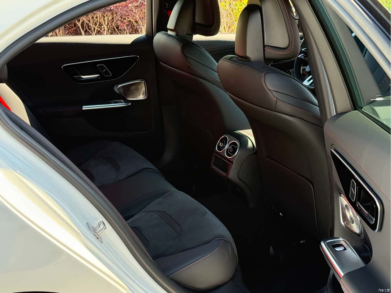 Mercedes-Benz C-Class, 2025 18