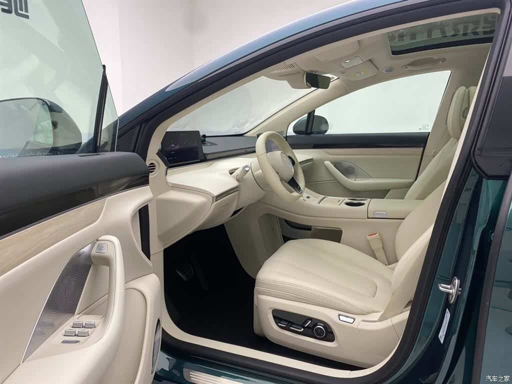 Luxeed R7, 2025 17