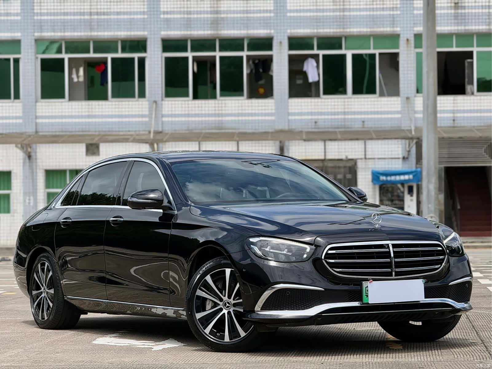 Mercedes-Benz E-Class, 2023 3