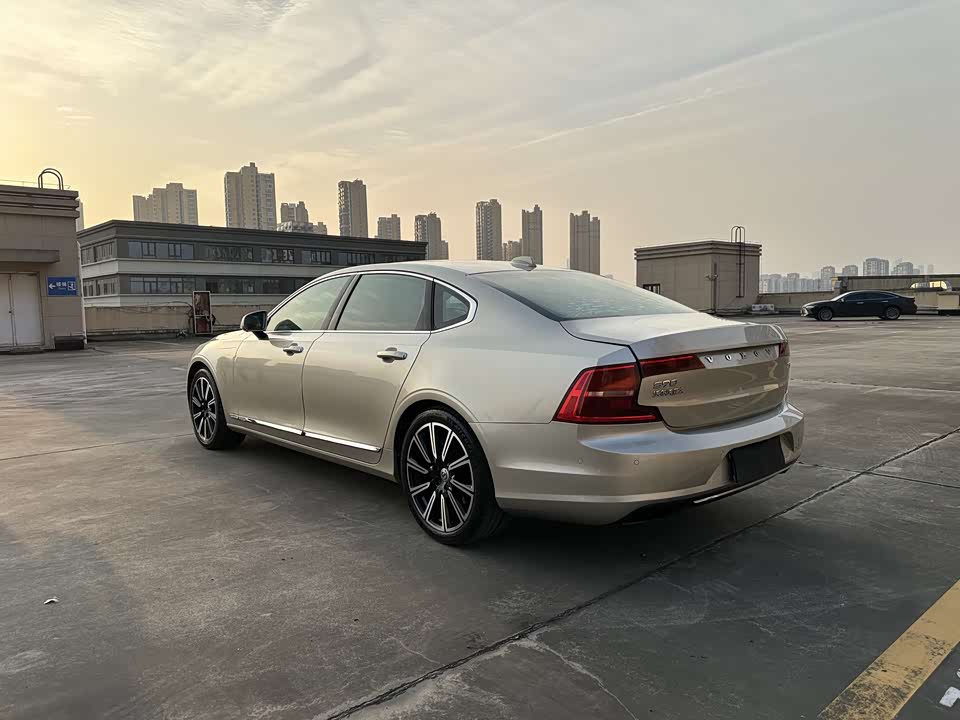 Volvo S90