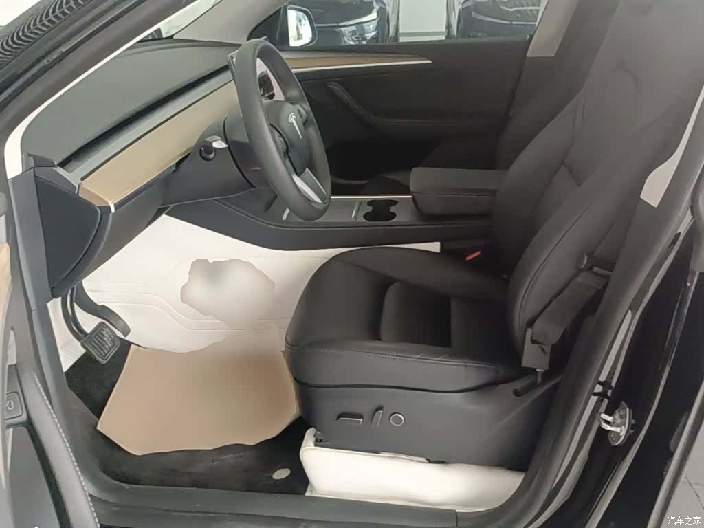 Tesla Model Y, 2023 15