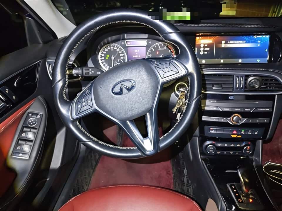 Infiniti QX30