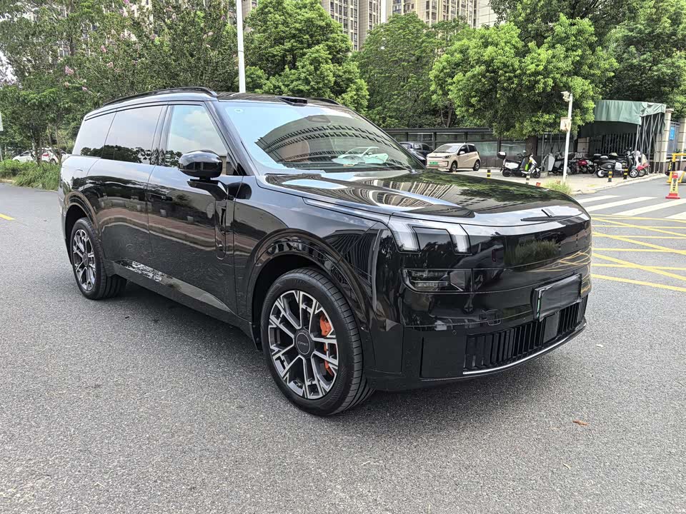 Lynk & Co 900