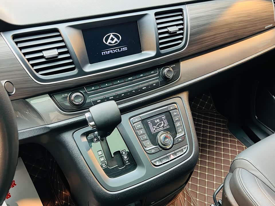 MAXUS Chase G10