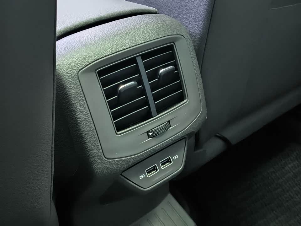 Volkswagen T-ROC exploring Songs