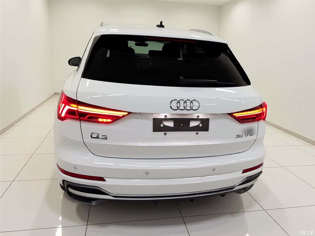 Audi Q3, 2022 4