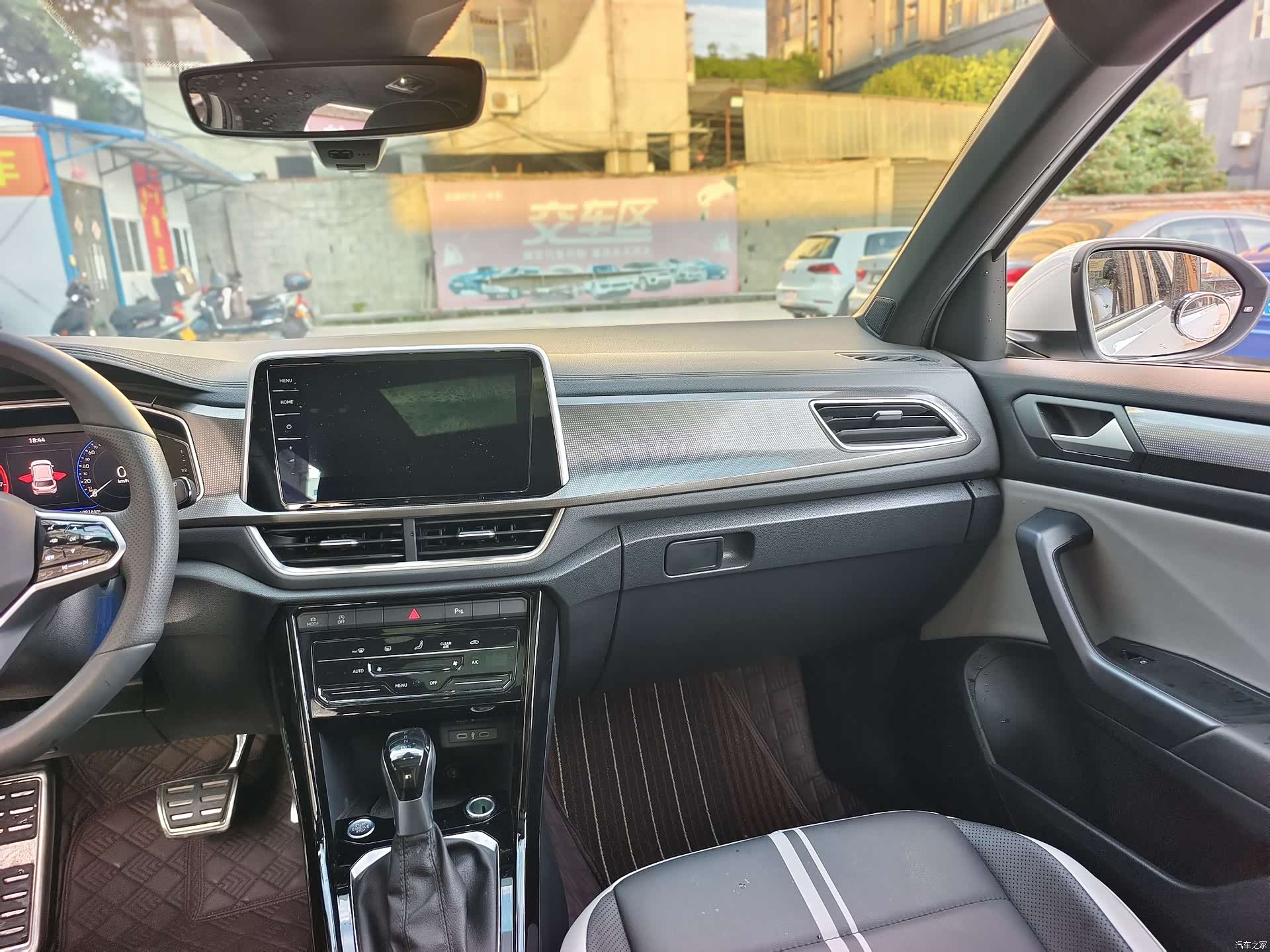 Volkswagen T-ROC, 2024 13