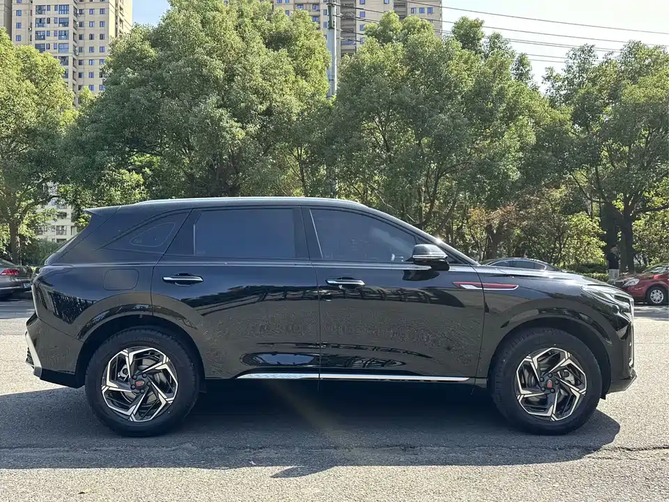 Hongqi HS3