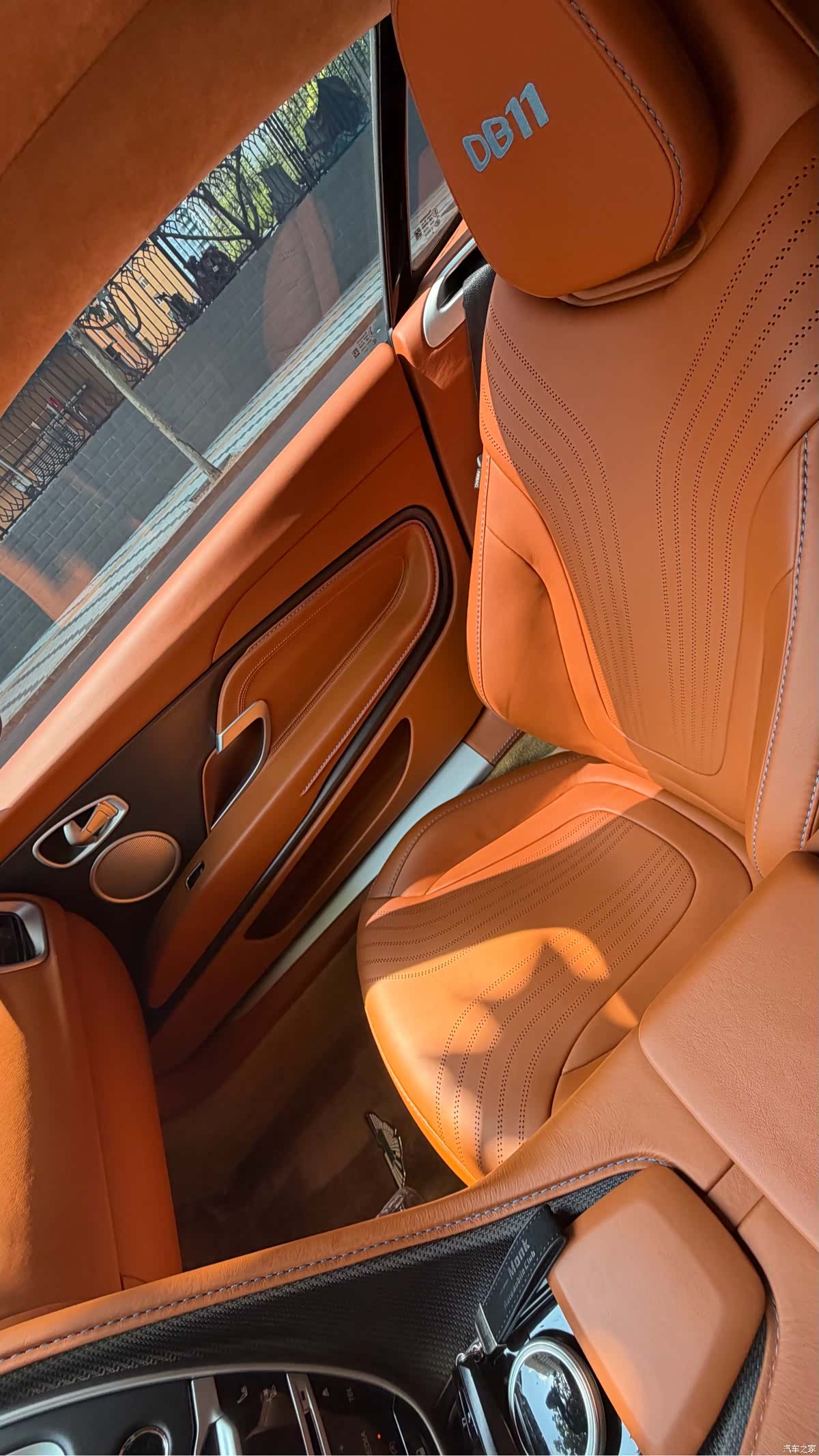 Aston Martin DB11, 2019 10