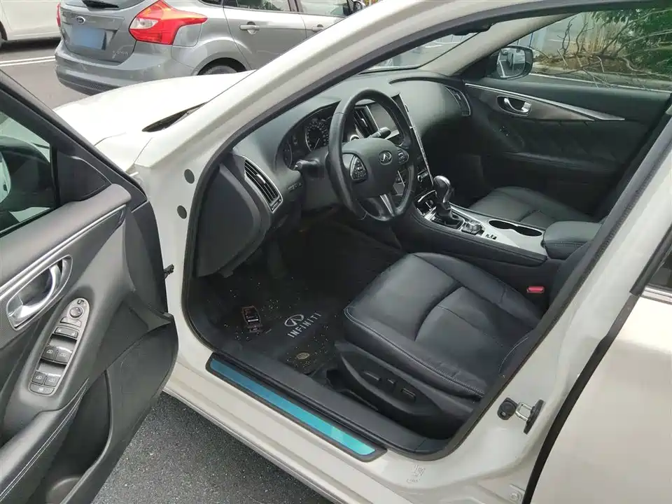 Infiniti Q50L