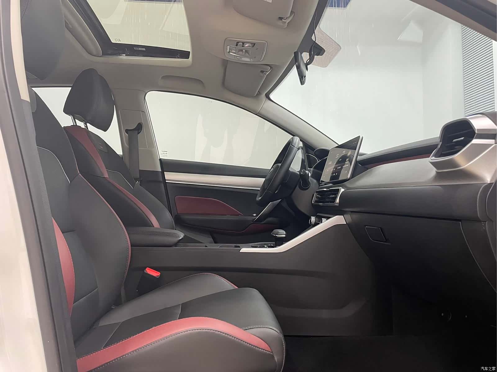 Geely Coolray, 2022 12