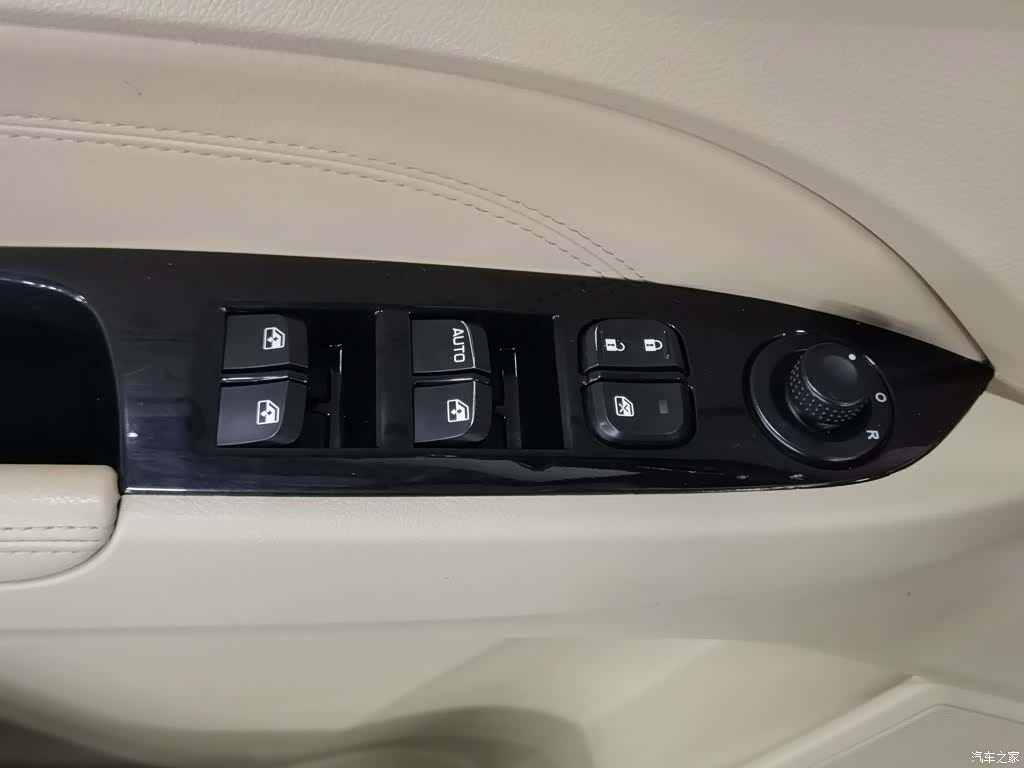 Wuling 730, 2016 9