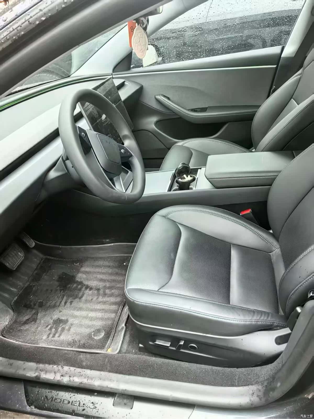 Tesla Model 3, 2025 3