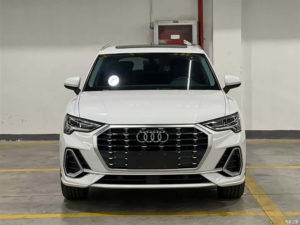 Audi Q3, 2022 2