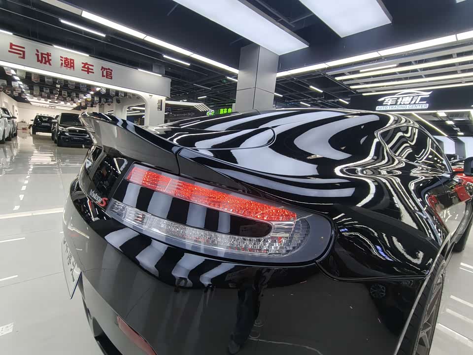 Aston Martin V8 Vantage