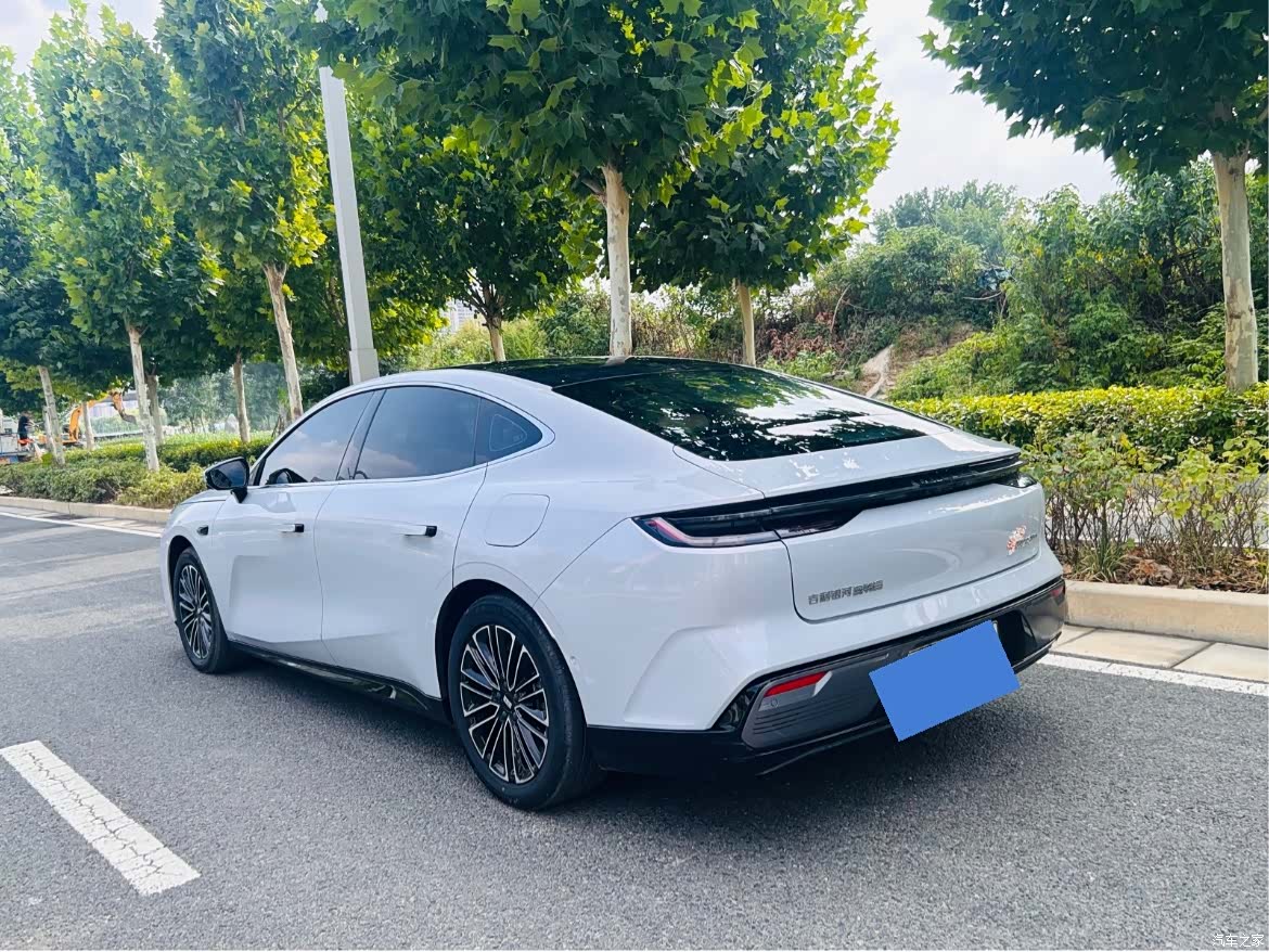 Geely 8, 2025 4