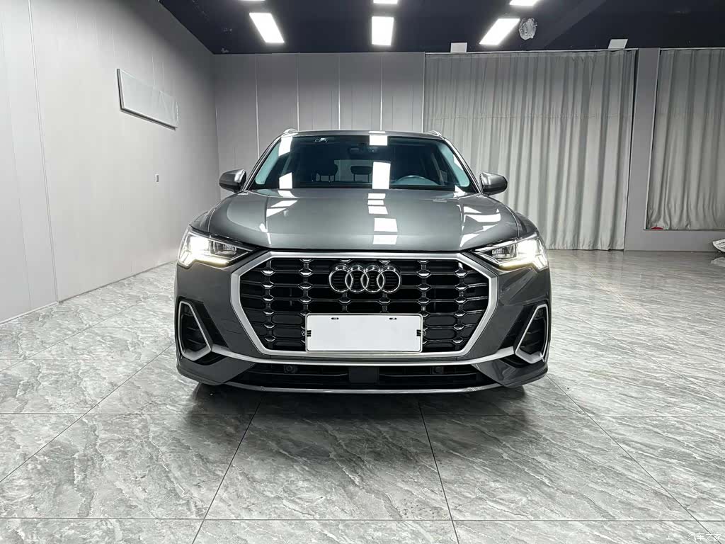 Audi Q3, 2022 2