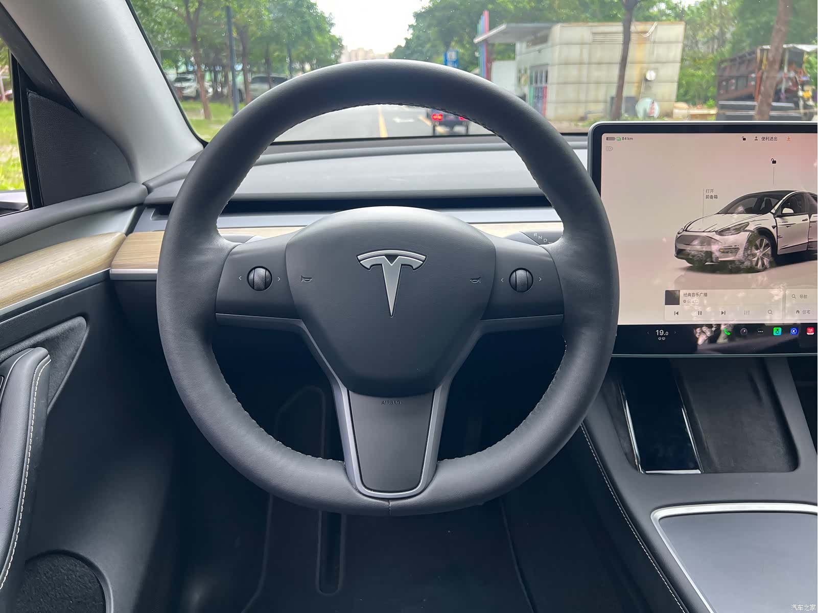 Tesla Model Y, 2023 4