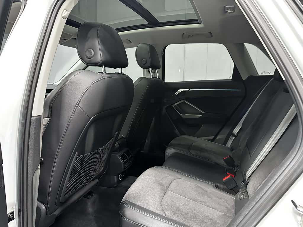 Audi Q3, 2023 16