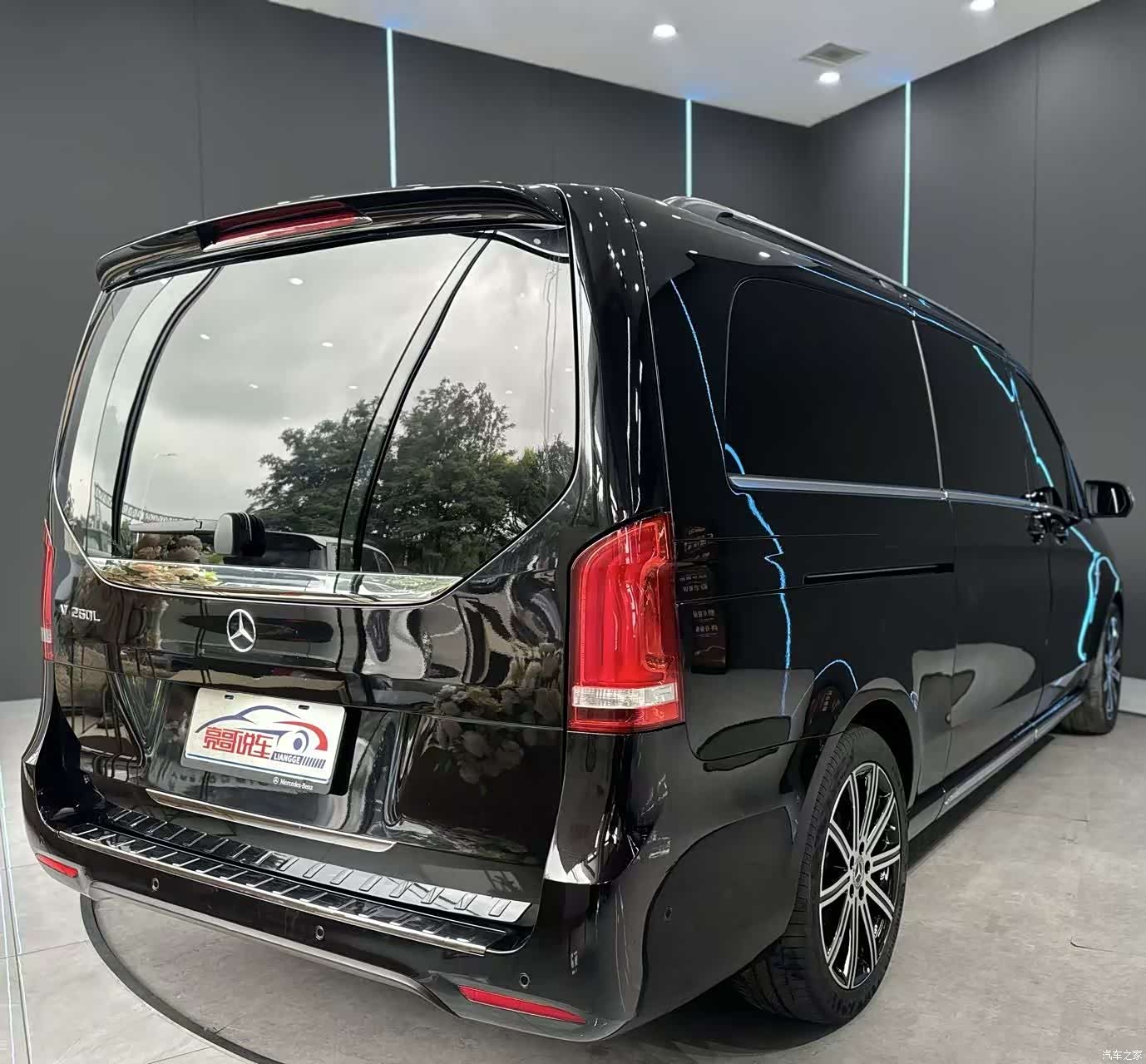 Mercedes-Benz V-Class, 2024 6