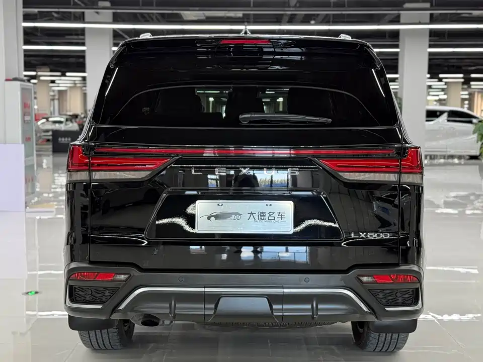 Lexus LX