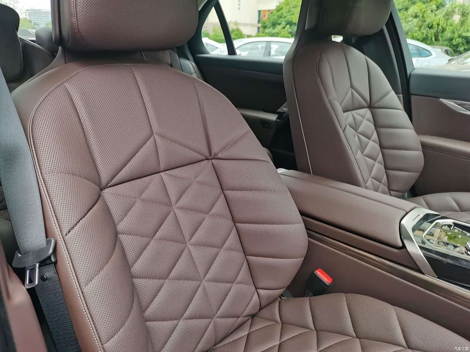 BMW i7, 2025 21