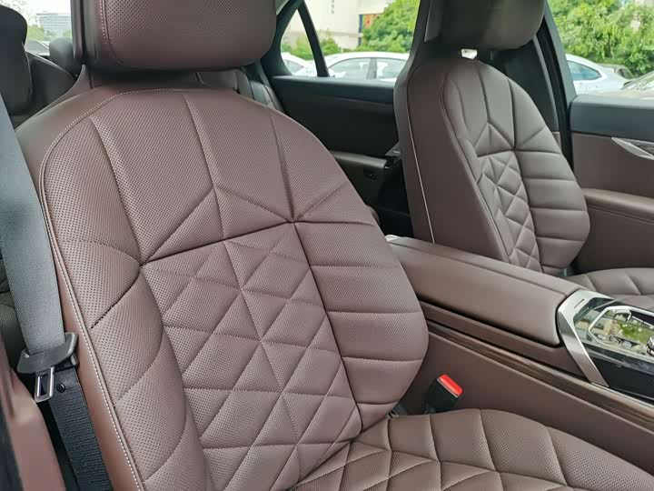 BMW i7 2023 eDrive50L ling xian hao hua tao zhuang