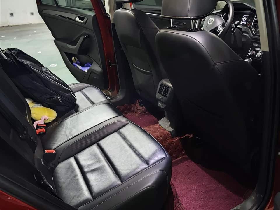 Volkswagen T-ROC exploring Songs