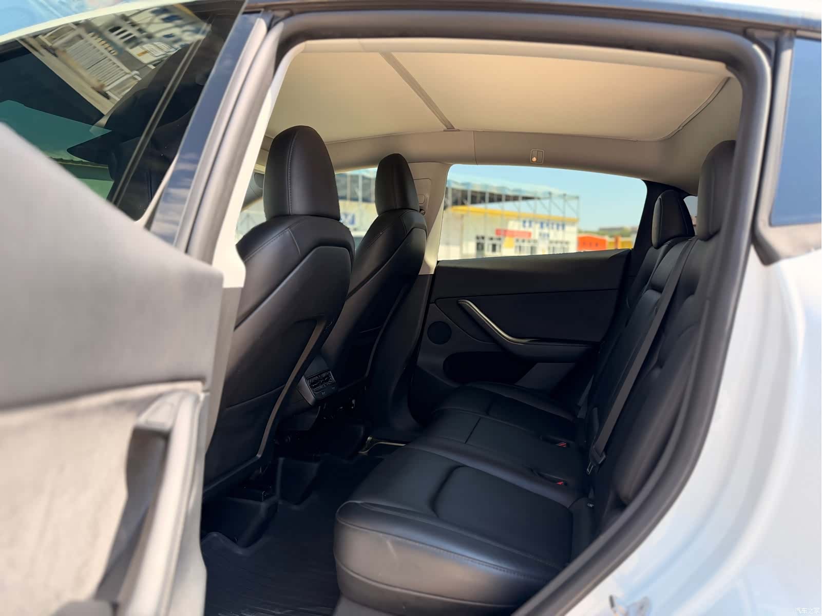 Tesla Model Y, 2024 все фото