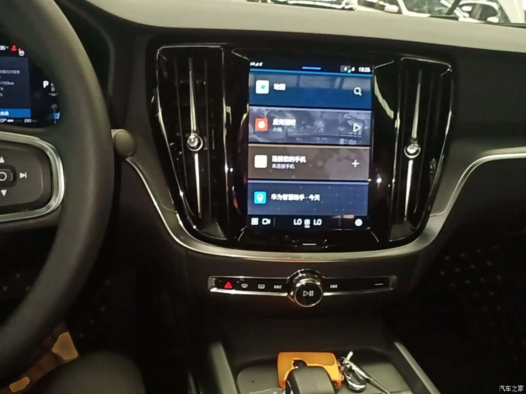 Volvo S60, 2025 10