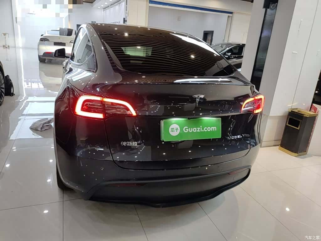 Tesla Model Y, 2024 6