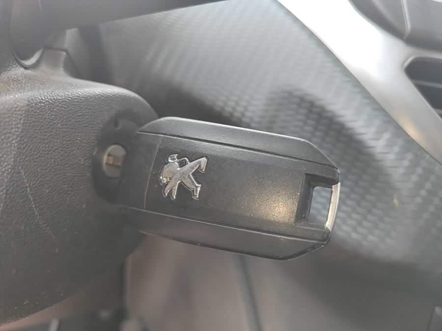 Peugeot 2008 2015, фото 9
