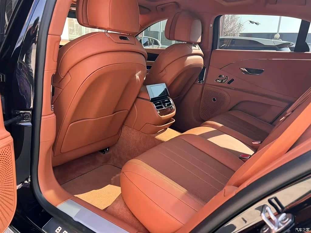 Bentley Flying Spur, 2024 3