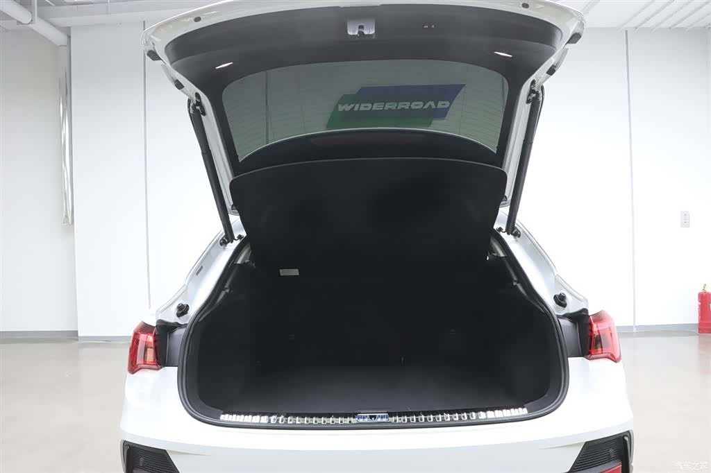 Audi Q3, 2022 29