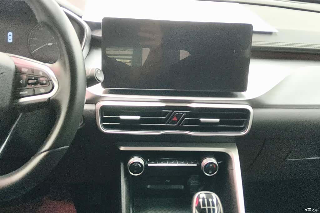 Geely Coolray, 2022 13