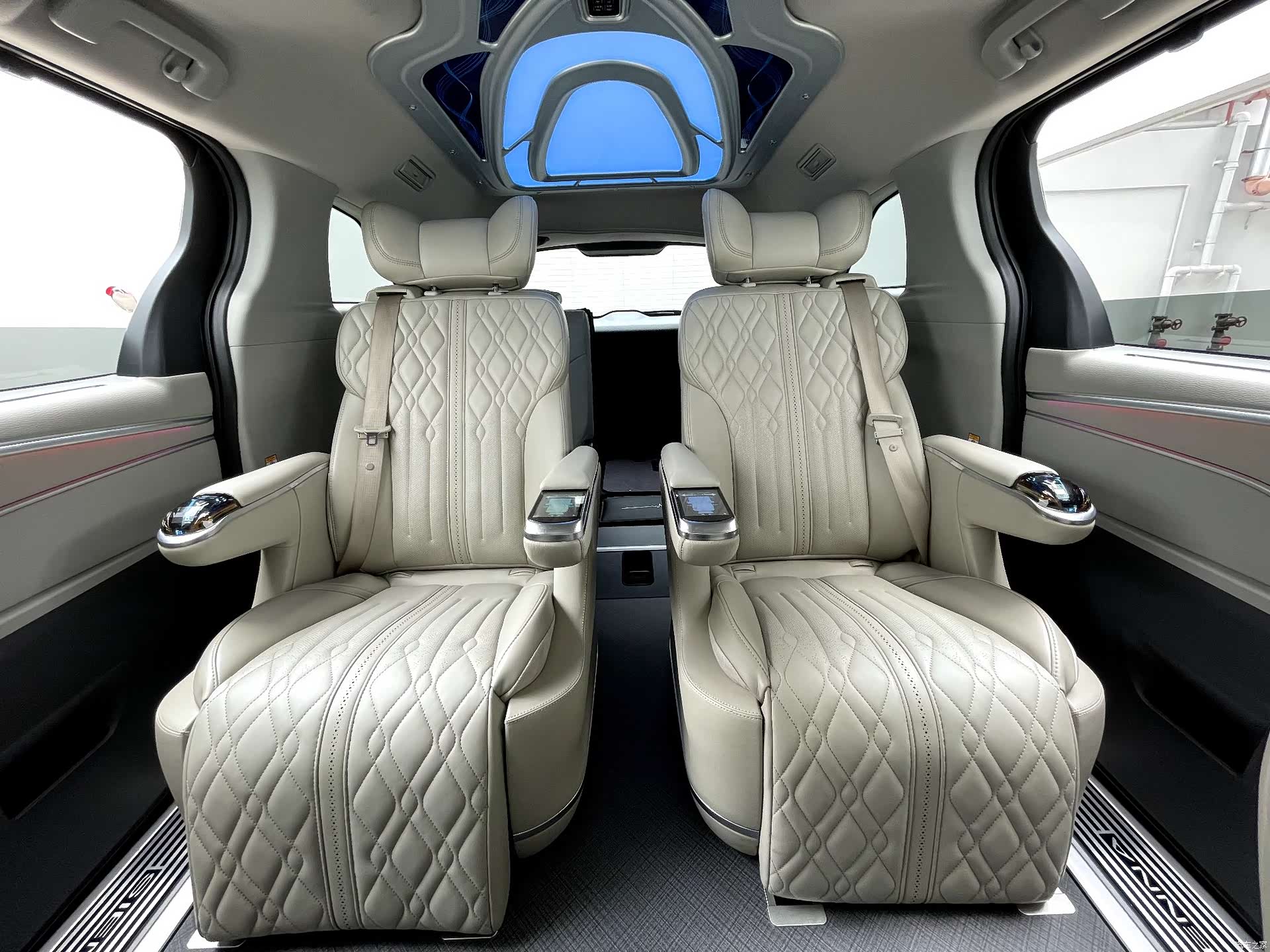 Toyota Sienna, 2026 11