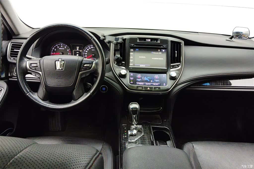 Toyota Crown, 2016 12