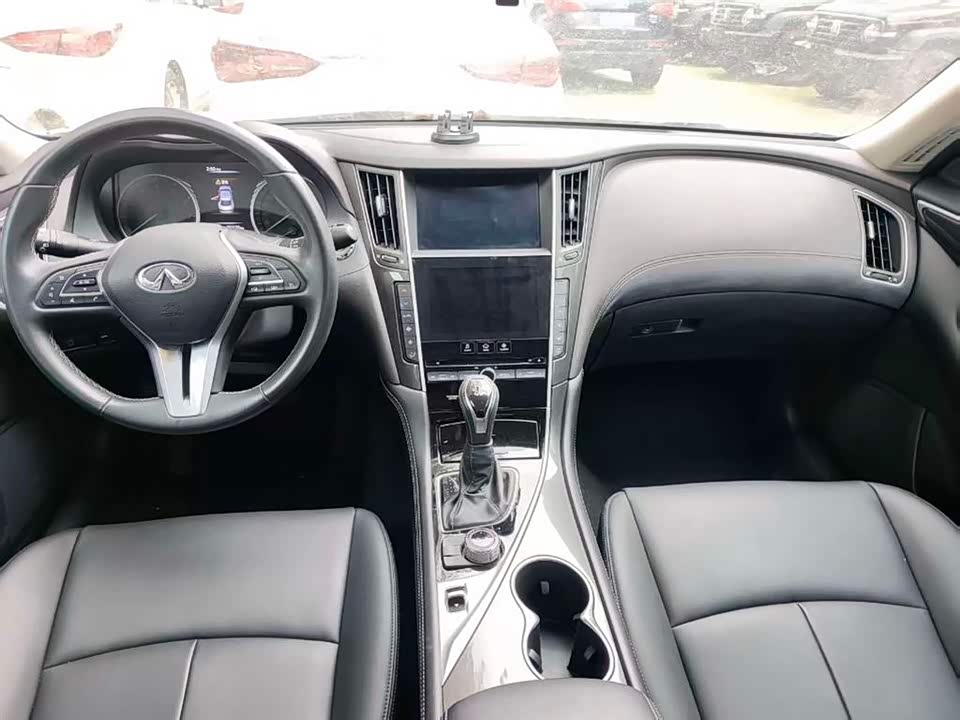 Infiniti Q50L