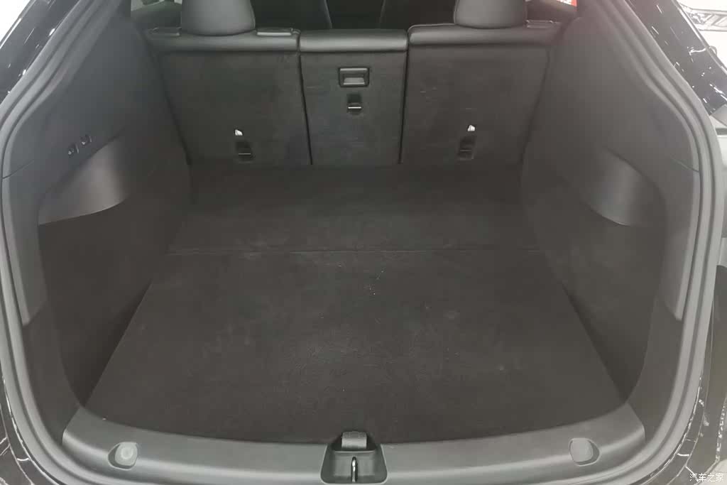 Tesla Model Y, 2023 4