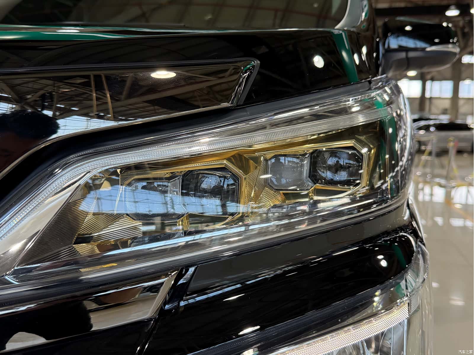 Toyota Vellfire, 2023 22