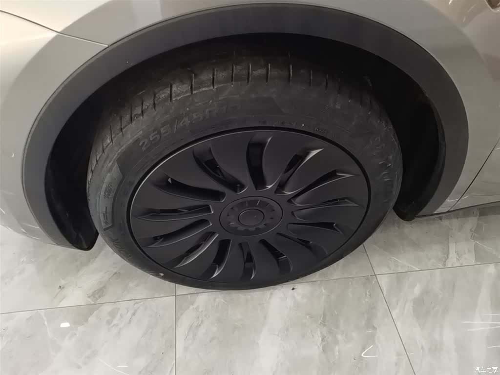 Tesla Model Y, 2024 23
