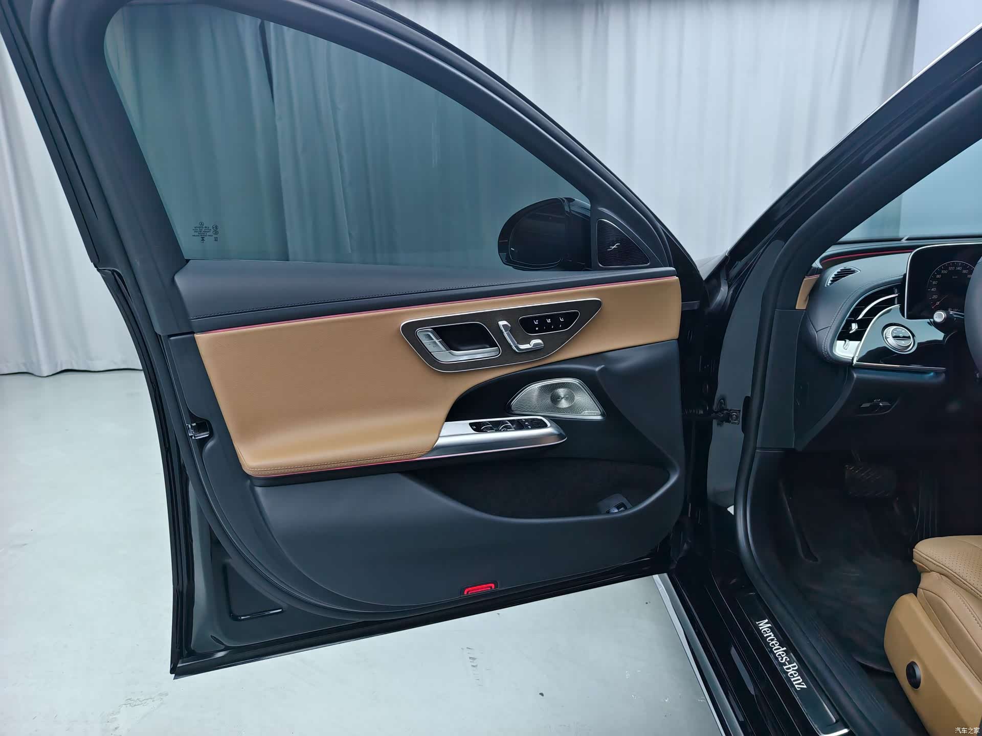 Mercedes-Benz E-Class, 2025 4