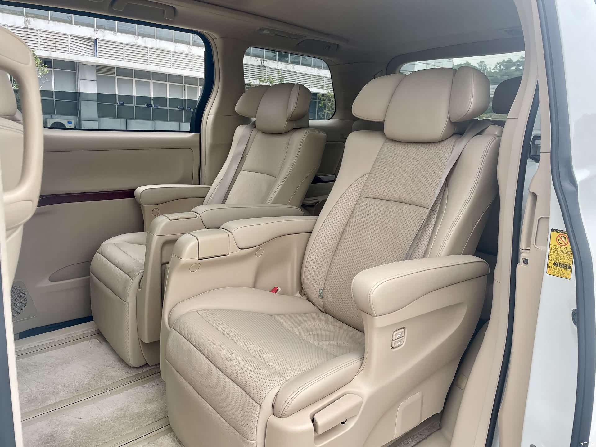 Toyota Alphard, 2011 19