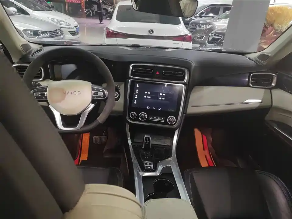 Lynk & Co 01