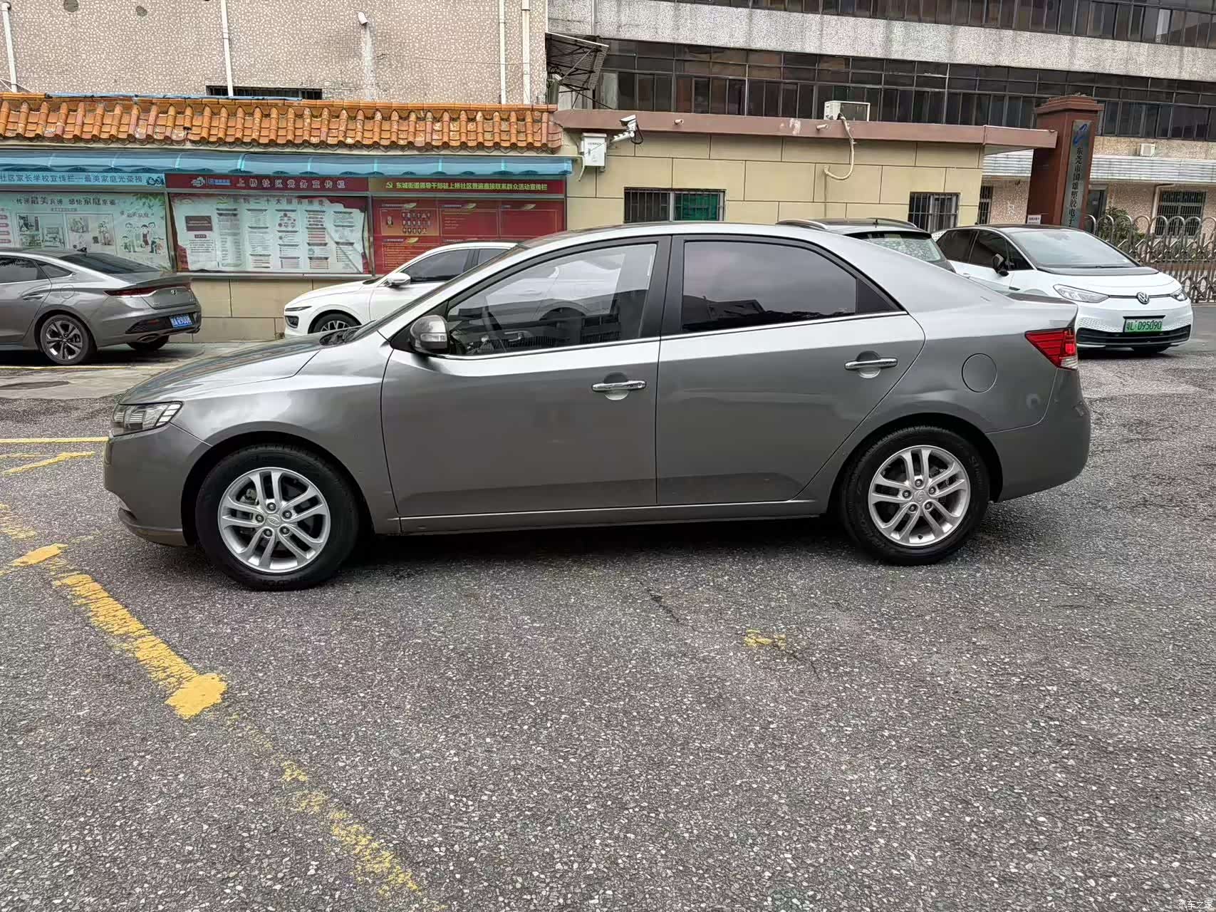 Kia GL, 2011 8