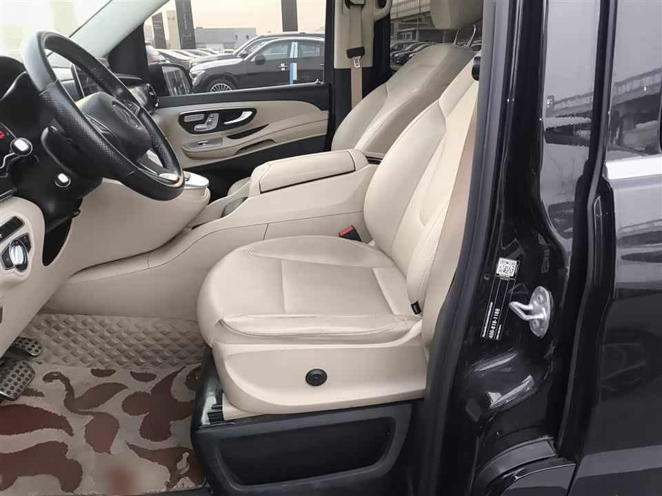 Mercedes-Benz V-class